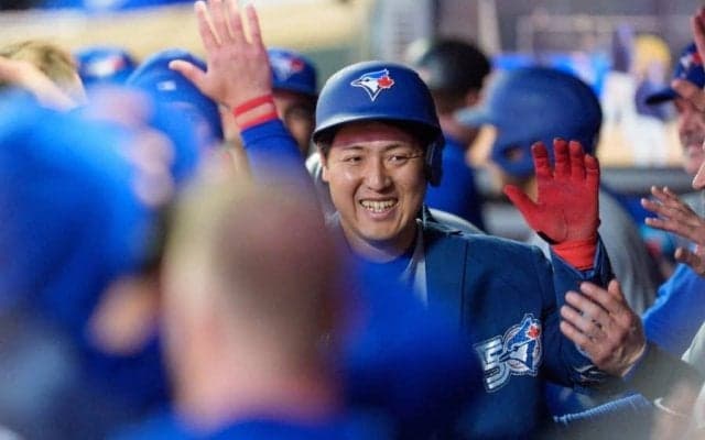 岡本13号直後…800億円男の“日本式”　ベンチ前で広がった光景、敵地もホッコリ