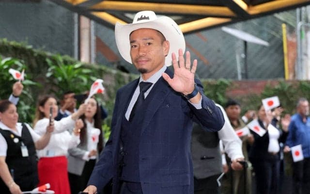 長友佑都が“メキシコ仕様”　日本では『闘魂はちまき』　モンテレイではメキシコ伝統『ソンブレロ』で