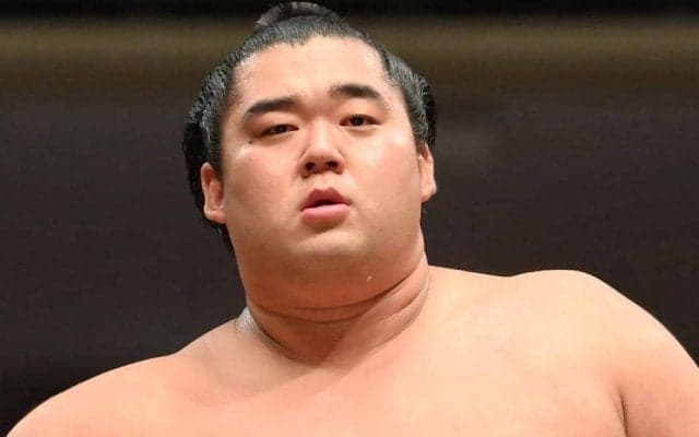 巨人-オリックス戦　中継に映り込んだ人気力士にネット騒然　左翼席に座ってタオル振る「なぜ東京ドームに？」「かわいい」「オリファンなのか」