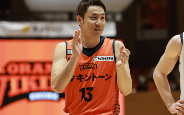 愛媛が俊野佳彦と契約を発表…地元出身のベテランSG「みんなで沸くシーズンを過ごせるように全力で」