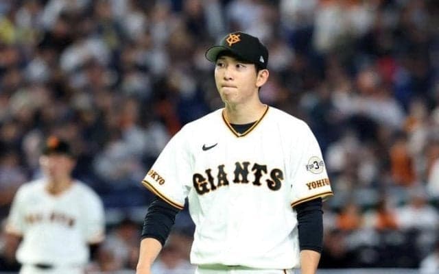 東京Ｄ騒然　巨人・戸郷が危険球退場　二回フォークがすっぽ抜けて紅林の頭部に　わずか１４球で退場　スタンドからブーイングも　長嶋さん一周忌記念試合でまさか