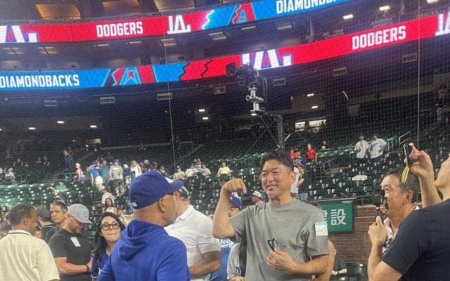 斎藤隆氏が「ダイヤモンドバックス－ドジャース」戦で始球式　日本人で唯一両チームに所属