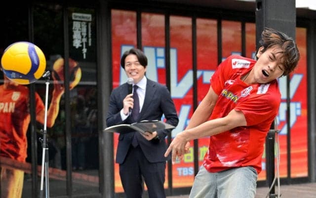 【バレー】石川祐希のスパイクがｔｉｍｅｌｅｓｚ原嘉孝の顔面直撃ハプニングも「光栄」大喜び　石川は「申し訳なかった」…ネーションズリーグ開幕イベント