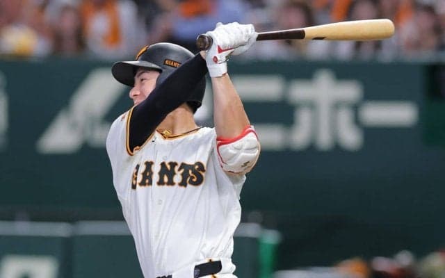 巨人32歳外野手が「こんないい打者とは…」日本ハムからFA移籍→7試合連続安打の貢献にファン“最敬礼”「2022年の松本剛だな」「レフトの守備もはまってる」
