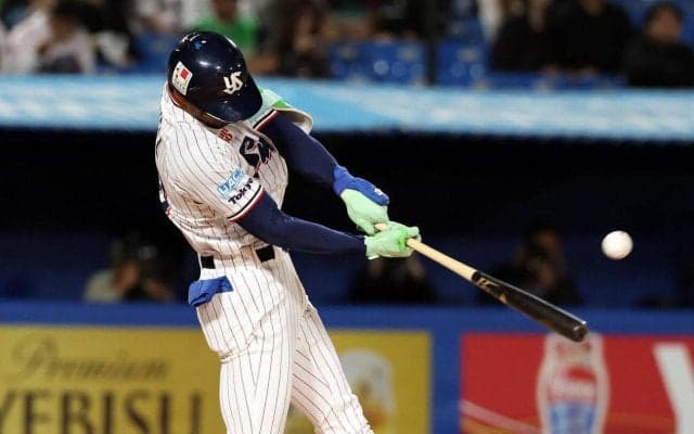 【ヤクルト】モンテルを池山監督が絶賛「空気が変わった」チーム初安打の二塁打たたえる