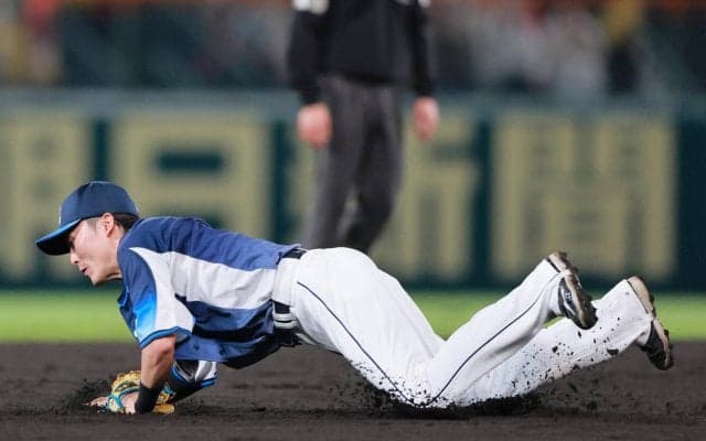 【西武】源田壮亮の鋭いプレーと的確な声掛けがミス連鎖防ぐ　好プレーには虎党から拍手＆指笛