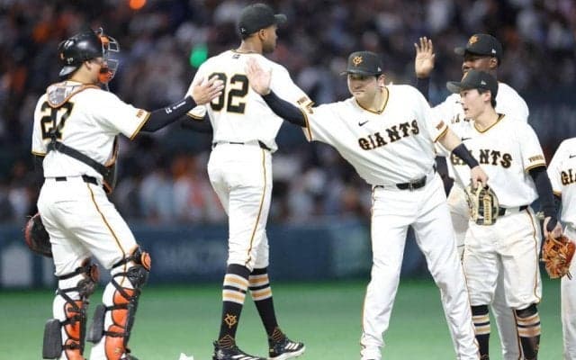 巨人・泉口Ｖ打「つい出ちゃいました」歓喜のガッツポーズ　ミスター魂で３連勝　