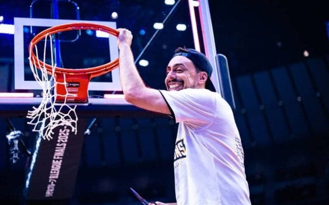 長崎ヴェルカを初優勝に導いたマオールHCが退任…新天地も発表「大きな誇りを胸にこの長崎の地を去ります」