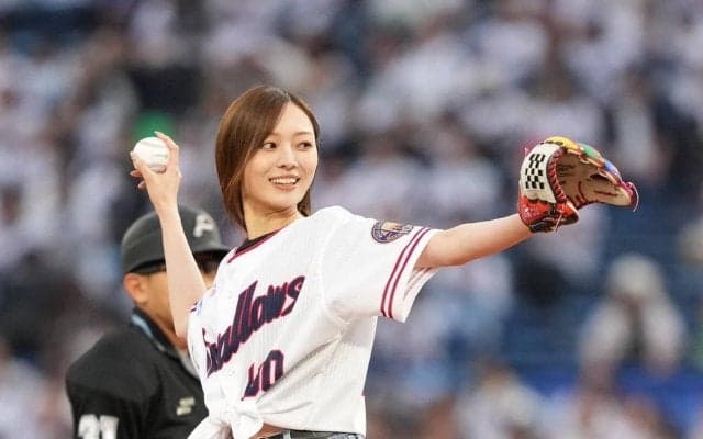 【ヤクルト】足長っ！元乃木坂46梅澤美波ノーバン始球式「乃木坂を語る上で欠かせない場所」