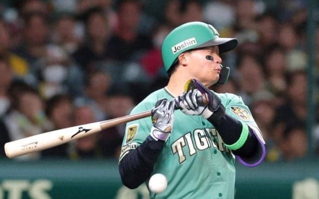 阪神　森下翔太が途中交代　五回に右手首へ死球を受けた影響か　六回に代打送られて甲子園騒然　試合後の検査で「右手首の打撲」６日以降の出場は状態次第