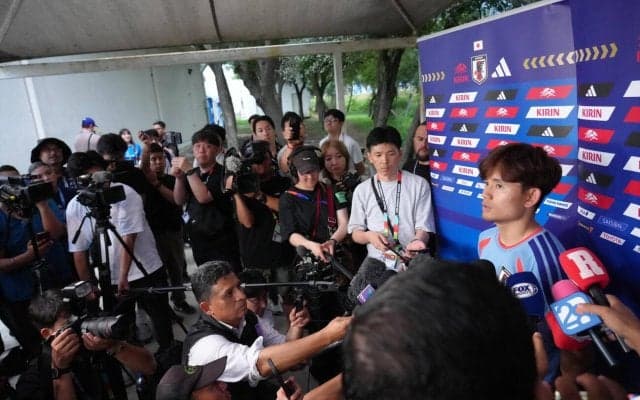 【日本代表】久保建英、メキシコメディアに囲まれる「すごく暑かった」３年前もモンテレイで合宿