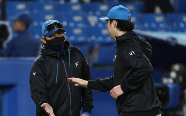 死闘２連勝の新庄監督が爆笑トーク「吸ったもん、吸った、吸った（笑）」池山監督にも言及「明日は見せません、笑顔を（笑）」