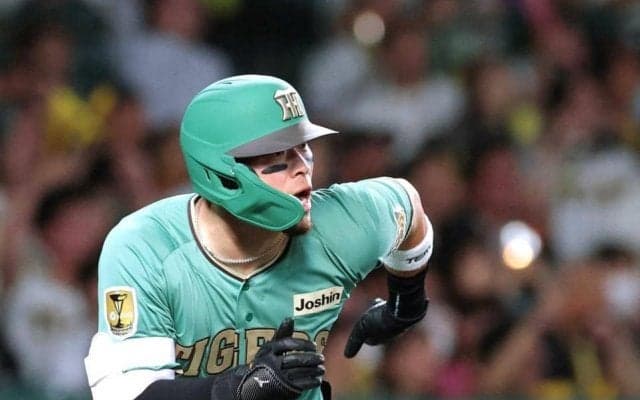 阪神・佐藤輝Ｖ撃　「ＨＥＲＯＥＳ　ＤＡＹ」に４番の一撃  「気持ちが出ましたね」１８本目二塁打　年間４６本ペース　
