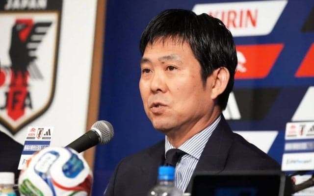 【なぜ森保監督に議論を吹っ掛けるのか】革靴でボールの蹴り方を教えてくれた謎のコーチ、運命を変えた元日本代表との出会い