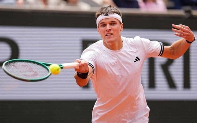 20歳のメンシク、快進撃は準決勝でストップ。「壁のようだった」と世界3位ズベレフに脱帽も、初の4強に「多くの収穫があった」[全仏オープン]