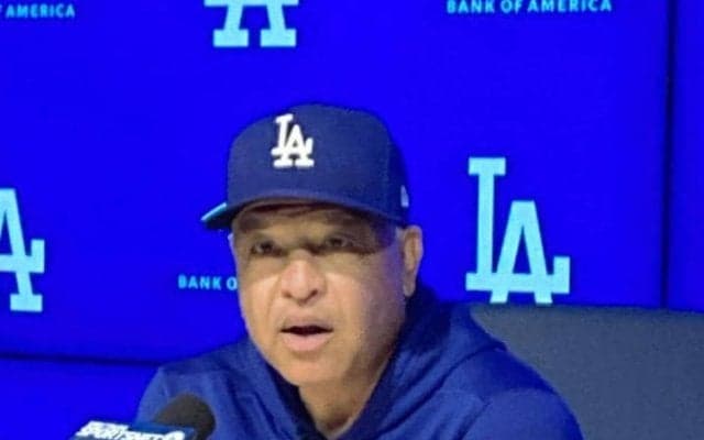 ドジャース　流血負傷交代のマンシーが明日スタメン復帰へ　ロバーツ監督明言　チーム本塁打王は鼻打撲の軽傷　Ｄバックス戦で一塁手と激突
