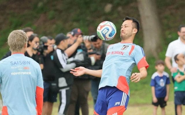 【Ｗ杯】吉田麻也　日本代表に再合流も遠藤航の“代役説”を一蹴「代わりじゃないですよ。んなわけないじゃん普通に考えて」…サポート役として後方支援約束