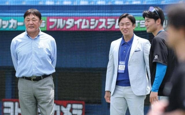 元日本ハム・斎藤佑樹氏が神宮でさわやか始球式「今も僕にとって聖地」　清宮幸相手に速球披露で場内どよめき　早実、早大時代に活躍