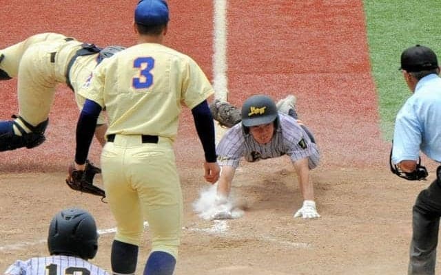 星稜、上田西に競り勝つ　準々決勝は対松本国際　北信越地区高校野球