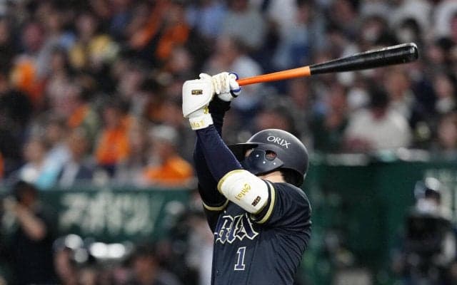 【アクシデント】オリックス太田椋の打球が右翼フェンス付近に挟まる！エンタイトルツーベースに