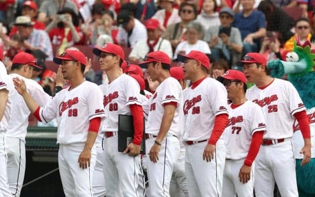 広島・新井監督「気合と根性。最近では珍しいタイプの選手」　名原の活躍に目を細める　八回に２点三塁打でガッツポーズ「ベンチが盛り上がります」