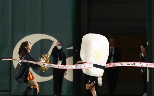【巨人】うなぎ大好きウィットリーが粘投中のすしレースはイカが今季４勝目　ホームの意地みせる