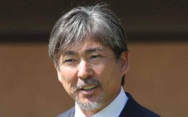 解説席に座る小笠原道大氏の鋭すぎる視線にファン大ウケ　撮影は客席の愛娘「コレは北のサムライ」「さすがの選球眼ｗ」