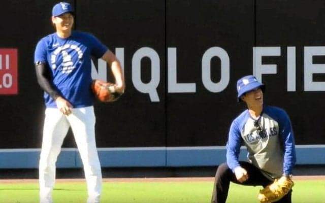 大谷翔平　アイアトン通訳がピンチを救う！ＣＢ中に飛んできた打球をナイスキャッチ→大谷がサムズアップでたたえる