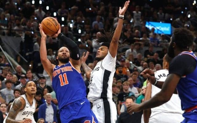 第2戦でもクラッチショットを沈めたジェイレン・ブランソンがNBA史上5人目の快記録