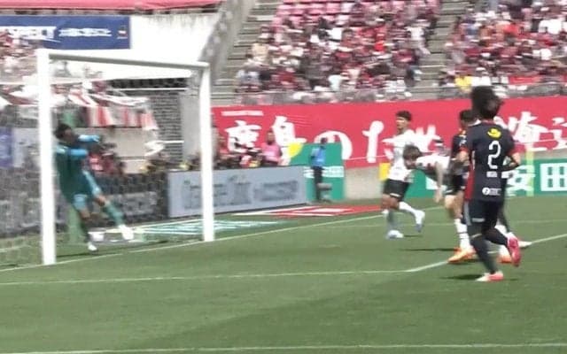 「理不尽すぎるわ」元日本代表GK権田修一、驚異の“超反応”セーブ連発「意味わからん」至近距離ヘディングシュートを完璧阻止した瞬間