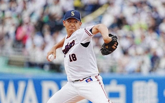 【ヤクルト】先発奥川恭伸、打者として痛烈打球放つも珍しいライトゴロに　レイエスとハグも