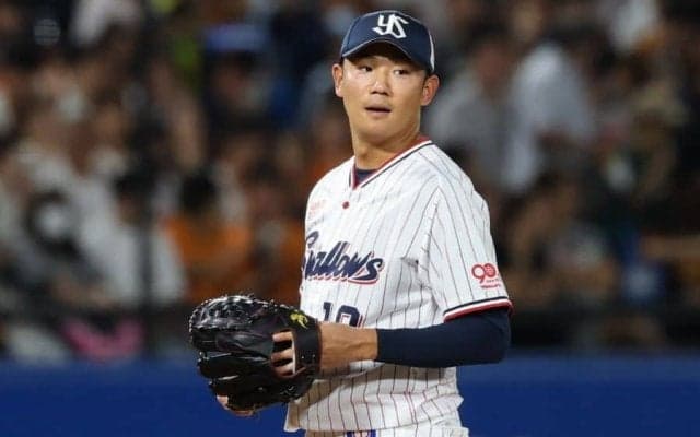 投手の打席で“珍事”「色々おきすぎ」　快音→好守→ホッコリ…神宮で起きたドタバタ劇