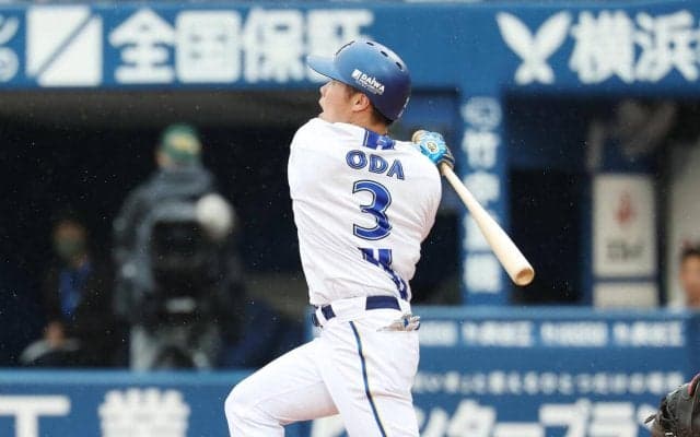 【DeNA】ドラ１小田康一郎のプロ初打席は代打で出場し右飛