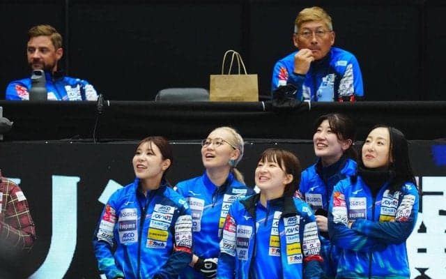 【カーリング】ロコ先行もお互いに石はじく展開　藤沢の最終投はハウス内狙うも届かず　第１Ｅ
