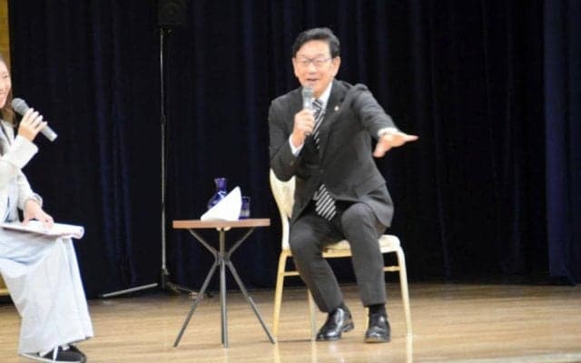 栗山英樹氏に「大谷選手に近づくためにできることは？」　ド直球質問の回答に拍手　全日本大学野球選手権の開会式でトークショー
