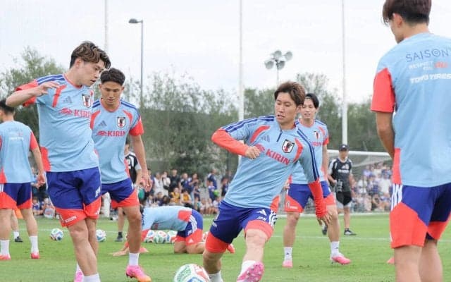 【Ｗ杯】鈴木唯人、左シャドー「ポスト三笘」の適性は？ 現地リポートから記者が「読み解く」…日本時間８日、Ｕ１９との練習試合でテストへ