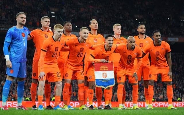 ｢舐めプきた｣オランダ代表がNYタイムズスクエアで集合写真！初戦前の“修学旅行”気分に日本サポから｢いい雰囲気だね｣｢負けてたまるか｣