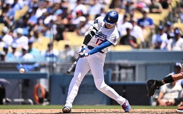 大谷翔平、３打席目はライナー性の打球を放つも右翼のアデルの好守に阻まれ右直