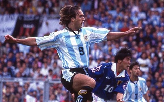 サッカー日本代表は「史上最強」なのかを検証 初めてのワールドカップで挑んだ３バックと何が違うか
