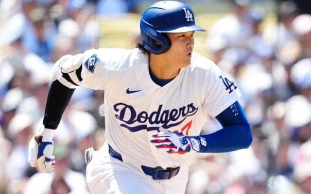 「なんで？」大谷翔平が試合中に“謎行動”　中継で発見…まさかの総ツッコミ