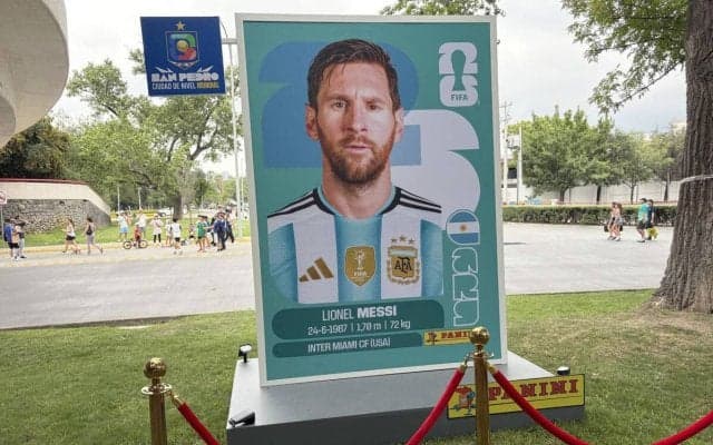【Ｗ杯記者日記】総枚数９８０種類のＷ杯ステッカー大人気で世界的に大流行