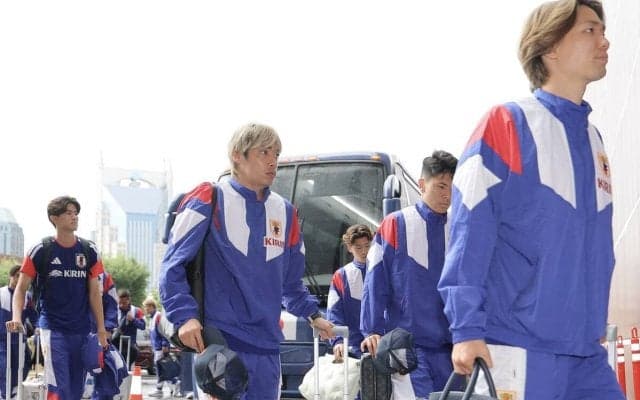 【Ｗ杯】日本代表がベース合宿地のナッシュビルに到着　ホテル入り時にはＭＦ久保建英がファンサービス