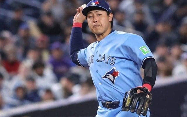 ダイブ→完璧送球…岡本和真の美技に絶賛の嵐　カナダ実況大興奮、元巨人助っ人も“脱帽”