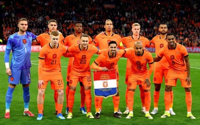 【Ｗ杯】オランダ、ウズベキスタンに辛勝　ハンドで退場者を出すもＰＫ２発で勝負決める　親善試合…１次Ｌ初戦は日本と対戦