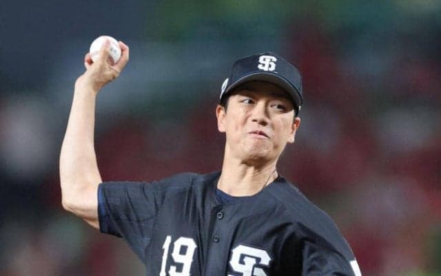 山崎育三郎が始球式　スラリ黒ユニで１０７キロにガッツポーズ「自己最速を出せて最高！」　場内大歓声　美声も披露「誰が為」歌唱