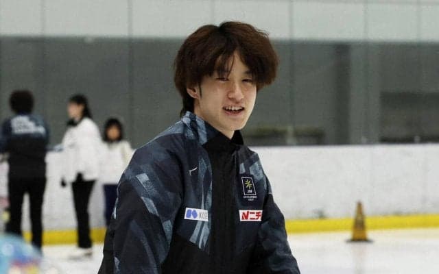 【フィギュア】山本草太がカフェの一日店長「とても楽しい一日」緑のエプロン姿披露