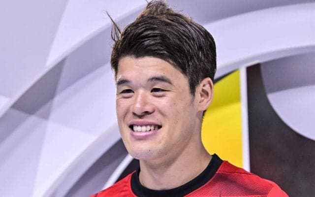 ｢双子かと｣元サッカー日本代表・酒井宏樹＆ヤクルト・塩見泰隆、激似ツーショットが沸騰｢どっちがどっち？｣ファン大混乱