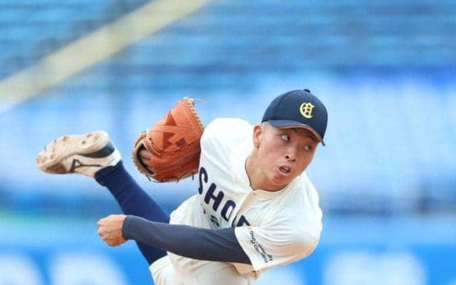 大商大・今秋ドラフト候補の春山が特大１号２ラン　左翼席の中段上部にズドン　バット放り投げ大歓声