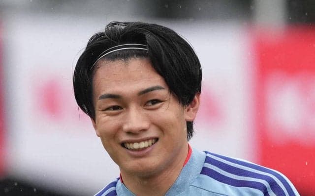 「ばりイケメン」上田綺世anan表紙、中村敬斗とスーツ姿に「カッコよすぎてニヤニヤ」の声