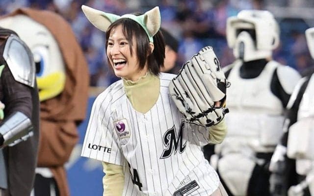 “コスプレ姿”の美人女優に悶絶　黒髪ショート＆大きな耳…可憐な一投が「めっちゃ可愛い」